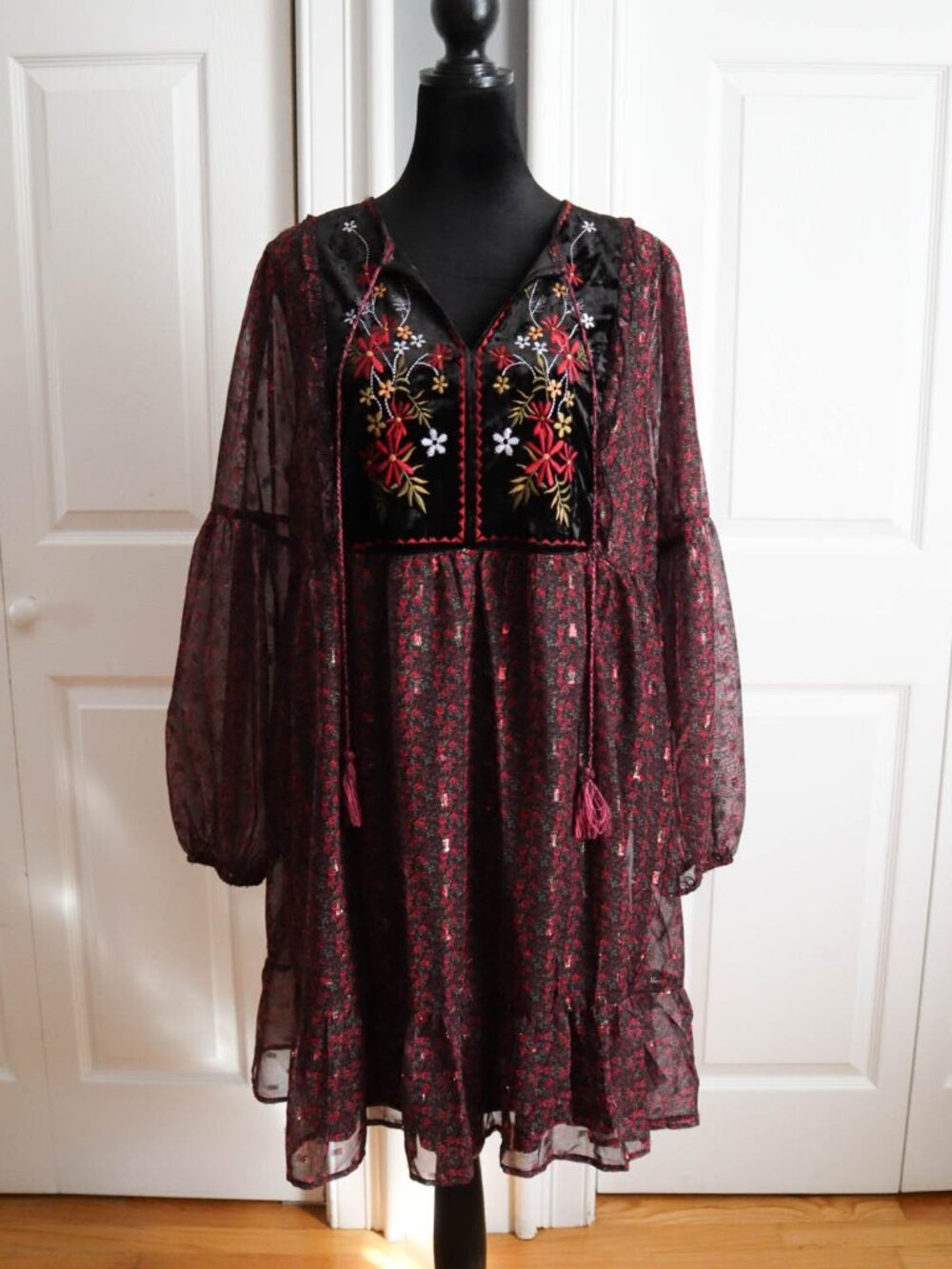 NY & Company Bohemian Peasant Mini Dress Floral Embroidery Velvet Details Sz M